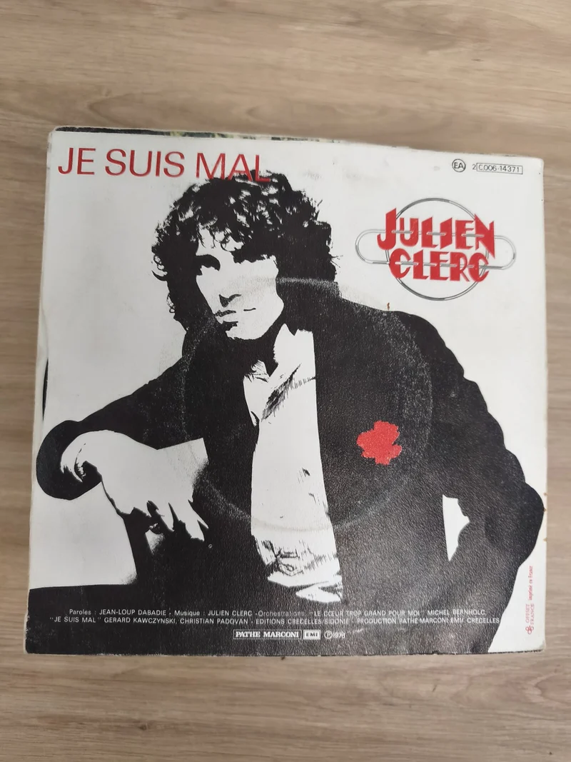 Vinyle 45 tours Julien Clerc Je suis mal pochette illustrée noir et blanc