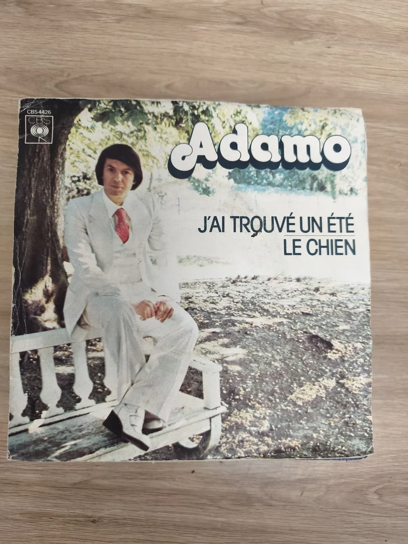 Vinyle 45 tours Adamo J'ai trouvé un été Le Chien CBS 4426 pochette illustrée