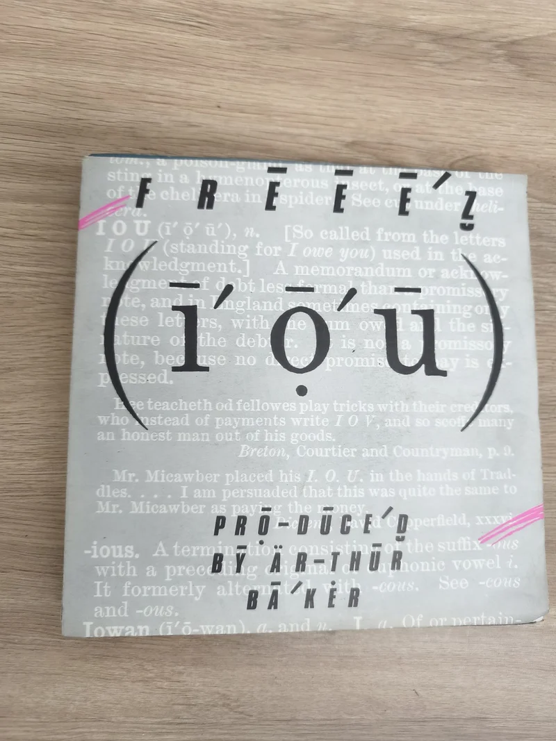 Vinyle 45 tours Freeez IOU produit par Arthur Baker pochette grise texte graphiq
