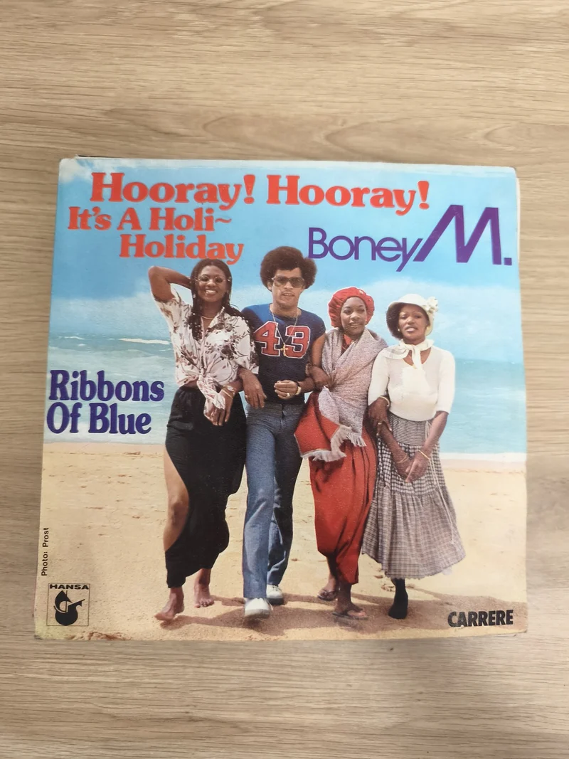 Vinyle 45 tours Boney M. Hooray! Hooray! It's A Holi-Holiday / Ribbons Of Blue