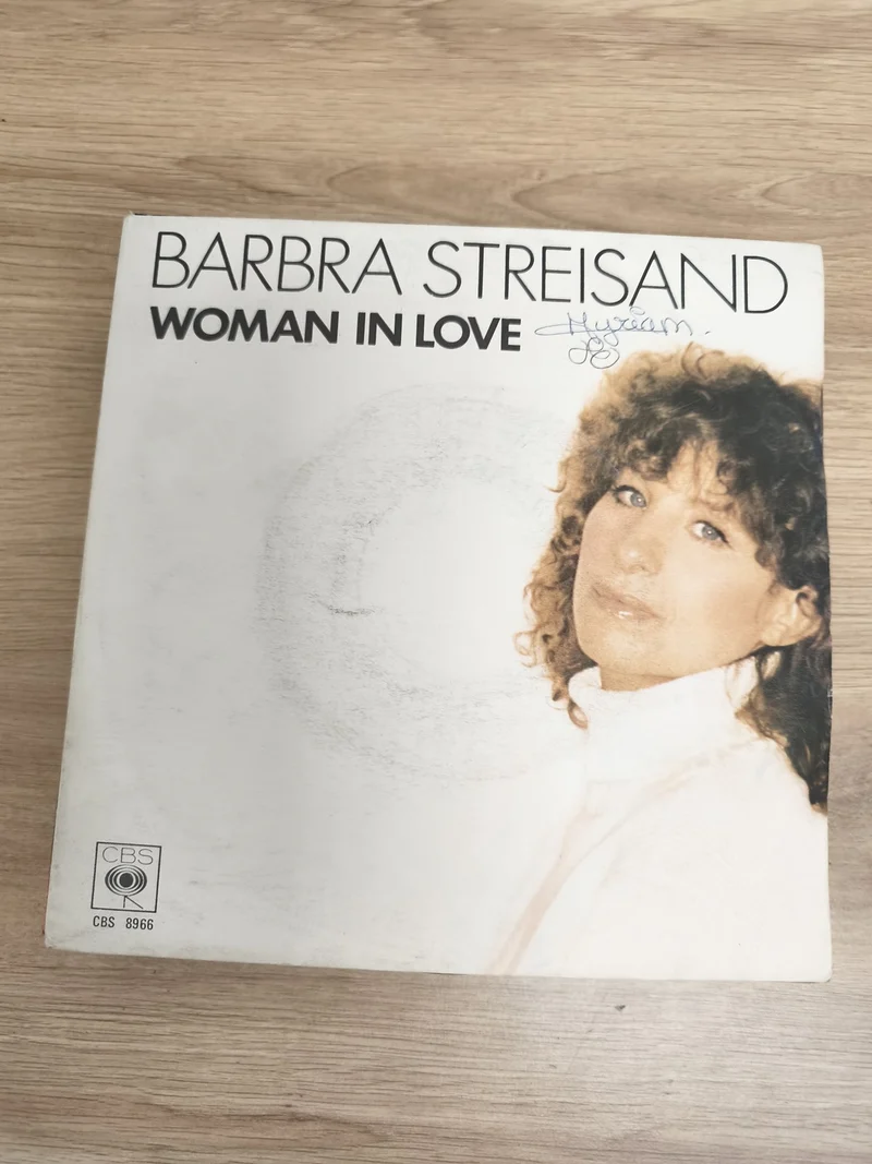 Vinyle 45T Barbra Streisand Woman In Love pochette écriture visible CBS 8966