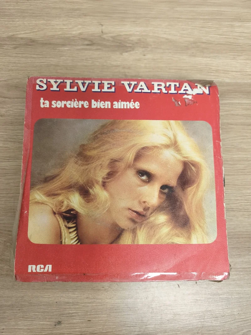 Vinyle 45T Sylvie Vartan Ta sorcière bien aimée pochette rouge RCA