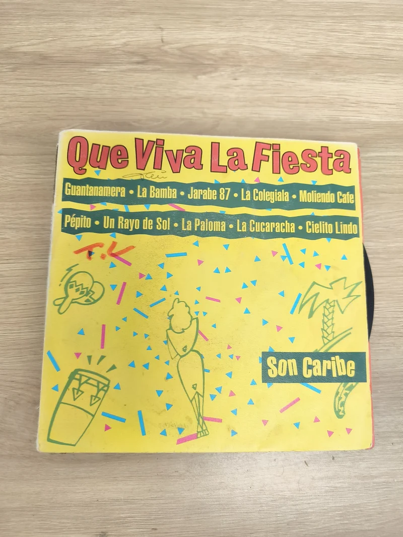 Vinyle 45 tours Que Viva La Fiesta Son Caribe pochette jaune titres latinos