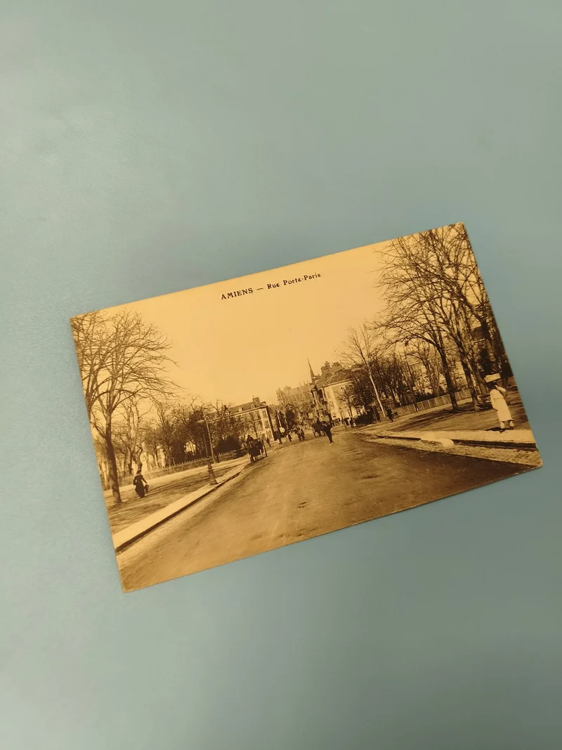 Carte postale ancienne Amiens Rue Porte-Paris CPA noir et blanc vintage