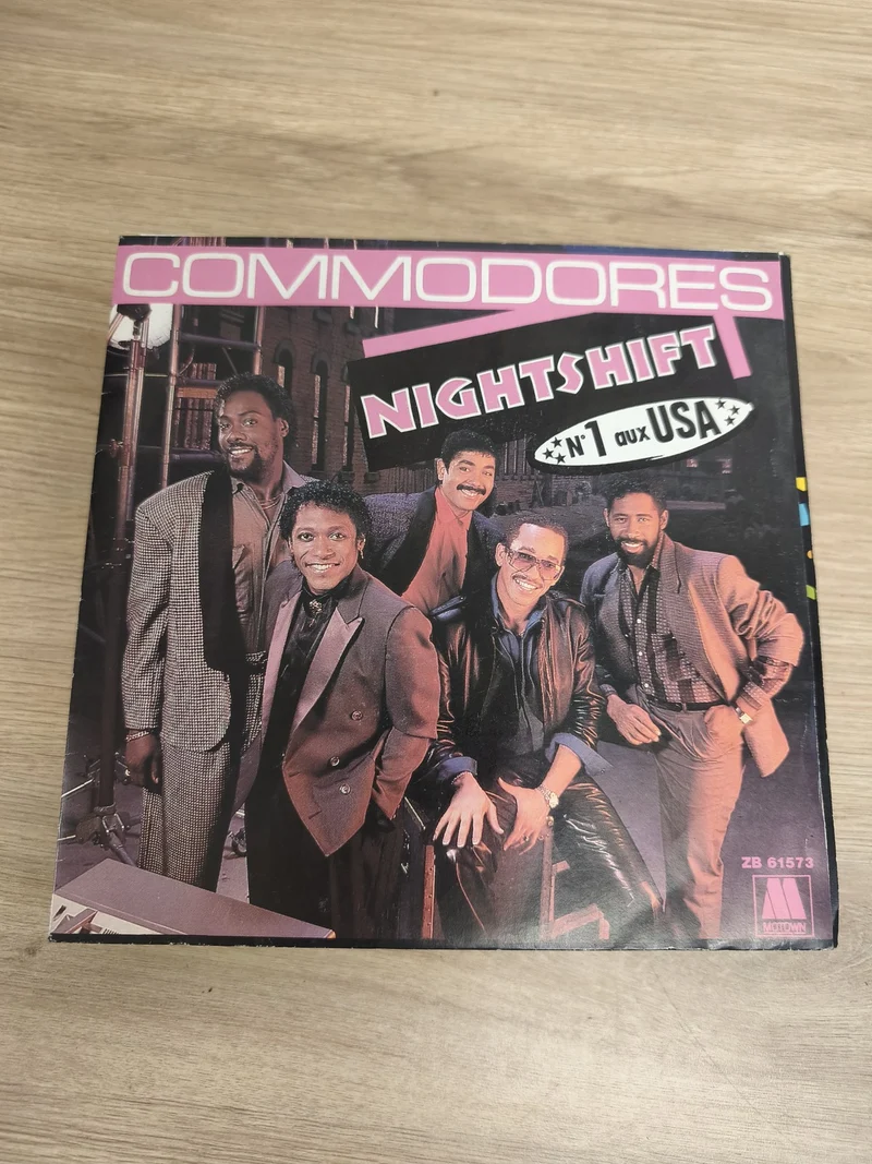 Vinyle 45 tours Commodores Nightshift pochette couleur Motown (Ref 2)