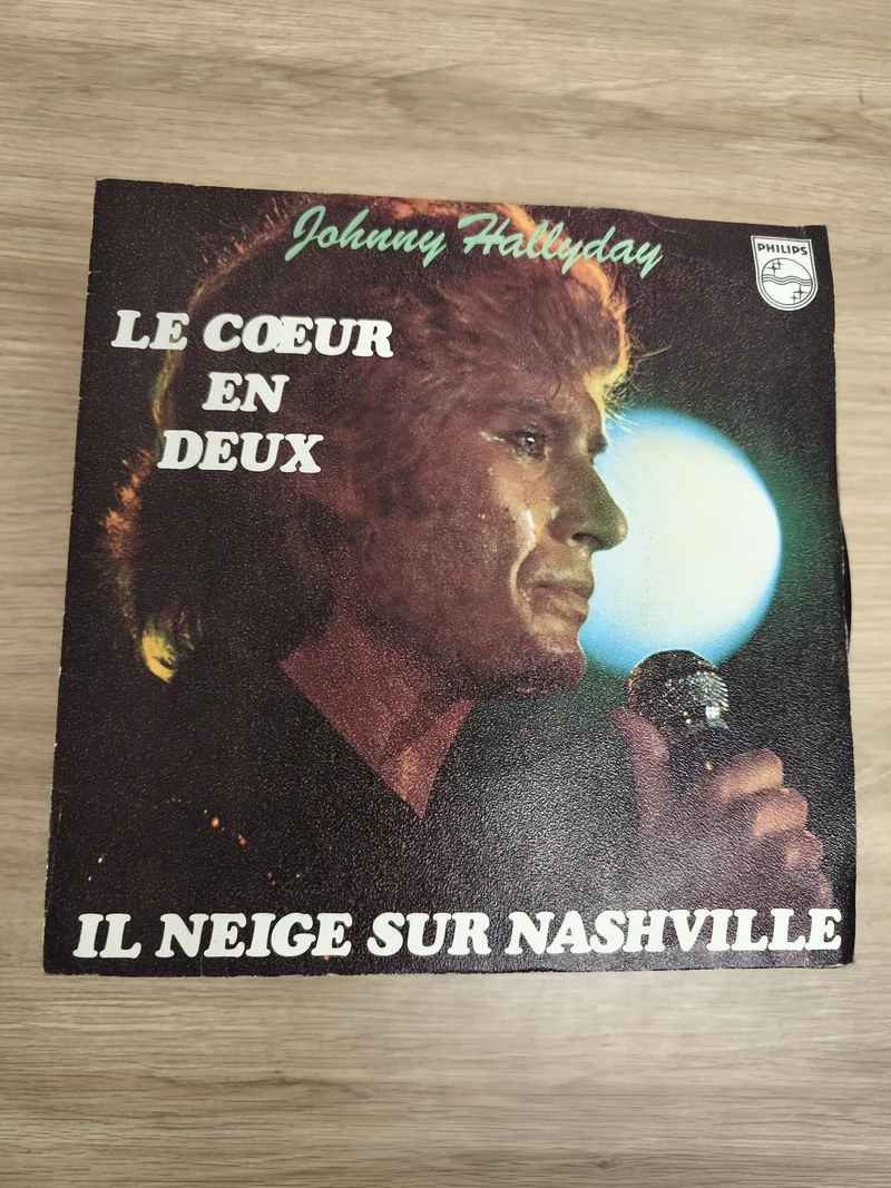Vinyle 45T Johnny Hallyday Le C?ur en Deux / Il Neige sur Nashville Philips