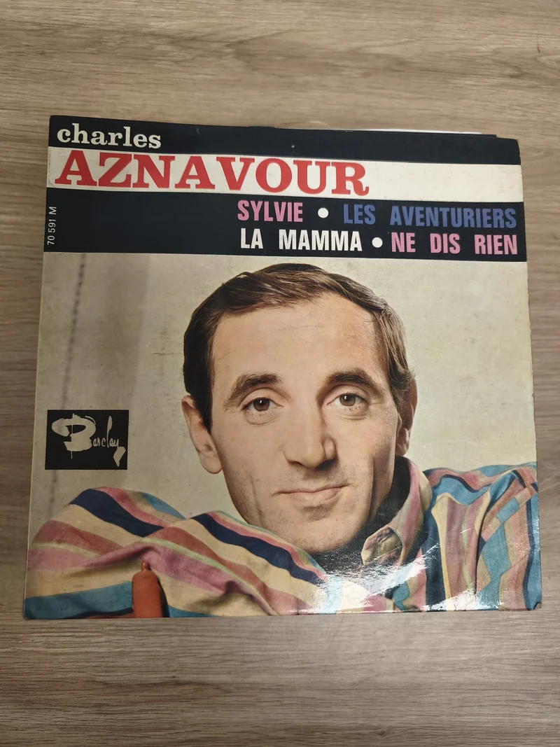 Vinyle 45 tours Charles Aznavour Sylvie Les Aventuriers La Mamma Ne Dis Rien