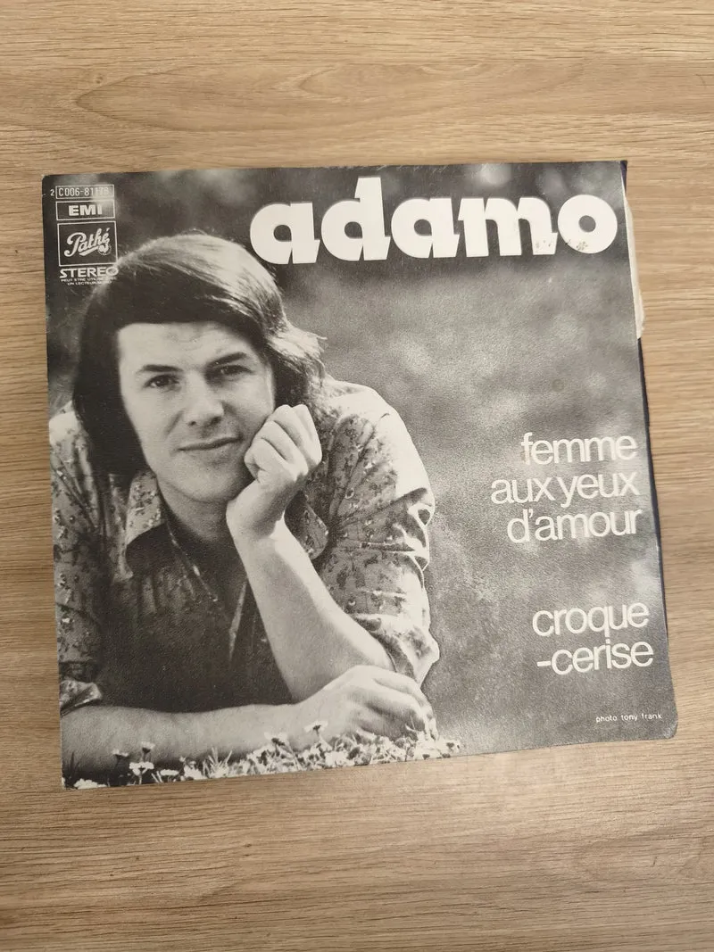 Vinyle 45 tours Adamo Femme aux yeux d'amour / Croque-cerise pochette noire