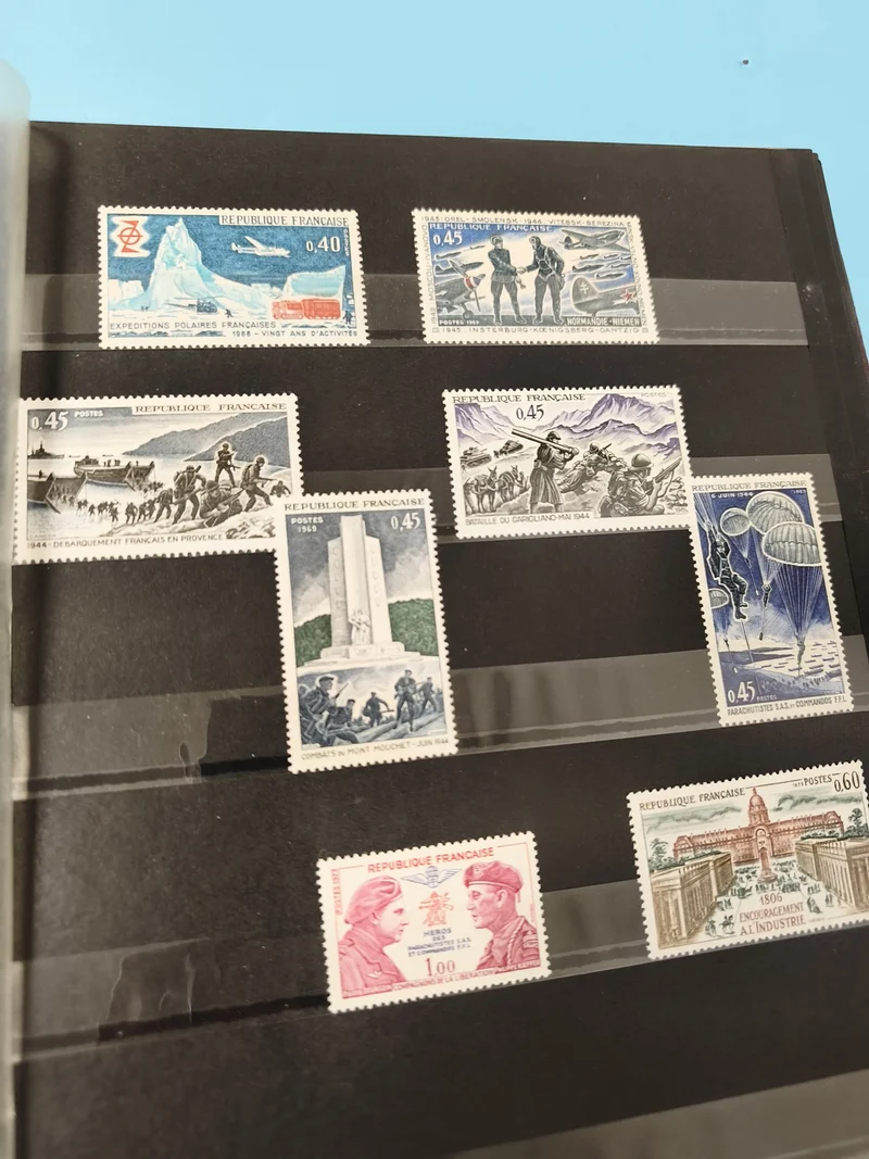 Lot anciens timbres oblitérés France thématiques historiques et militaires vinta