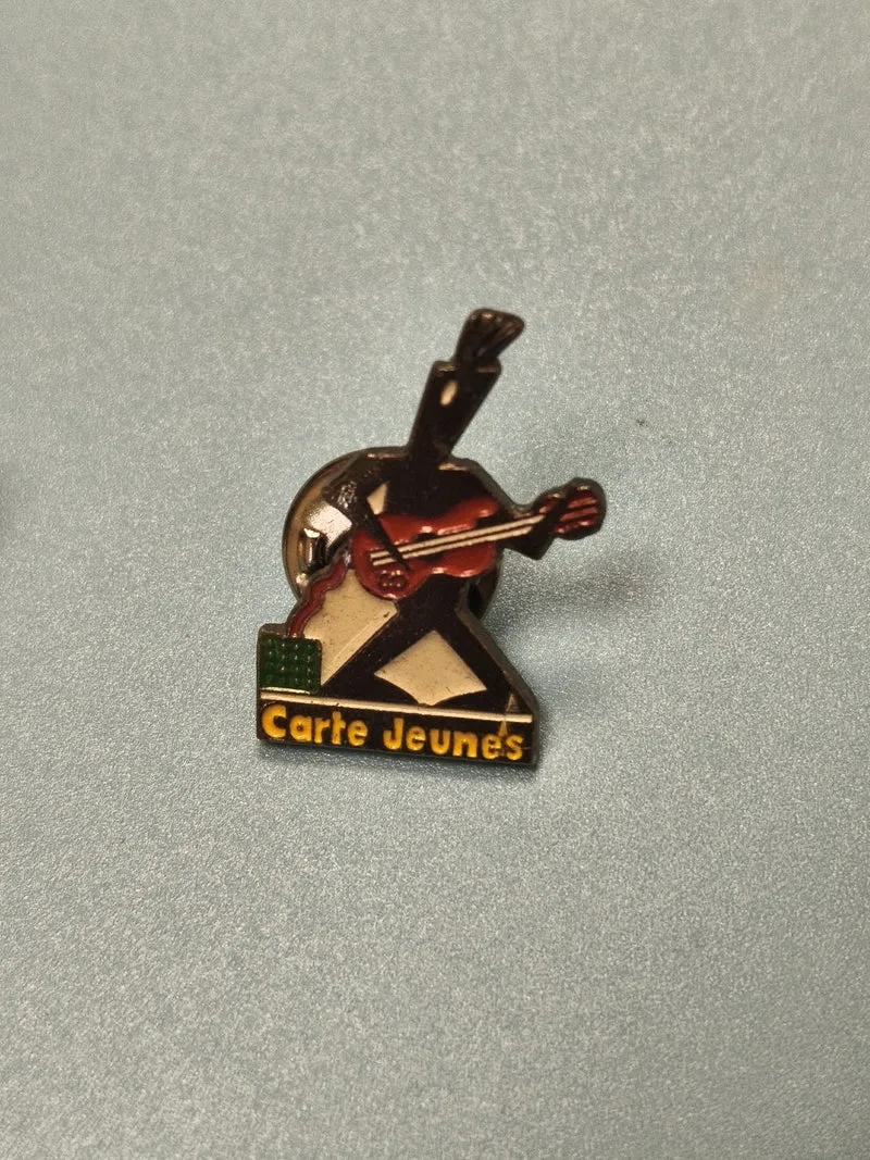 Vintage pin's Carte Jeunes guitare musicien badge collection années 90