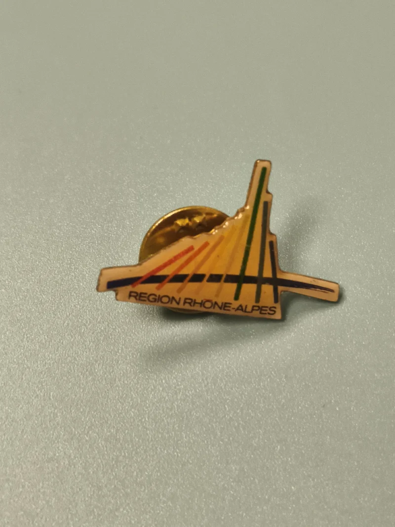 Vintage pin's Région Rhône-Alpes logo coloré ancien collection régionalisme