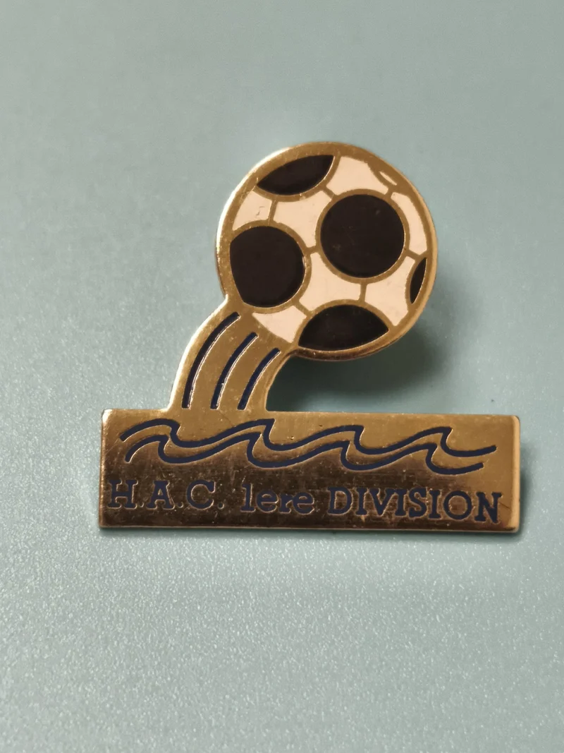 Vintage pin's football H.A.C. 1ère division ancien badge collection sport