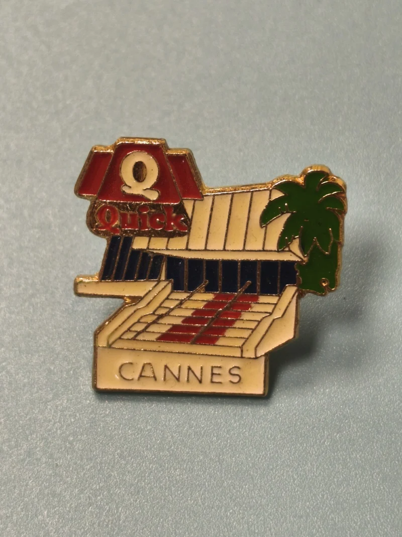 Vintage pin's Quick Cannes fast-food collection rétro palmier émaillé ancien