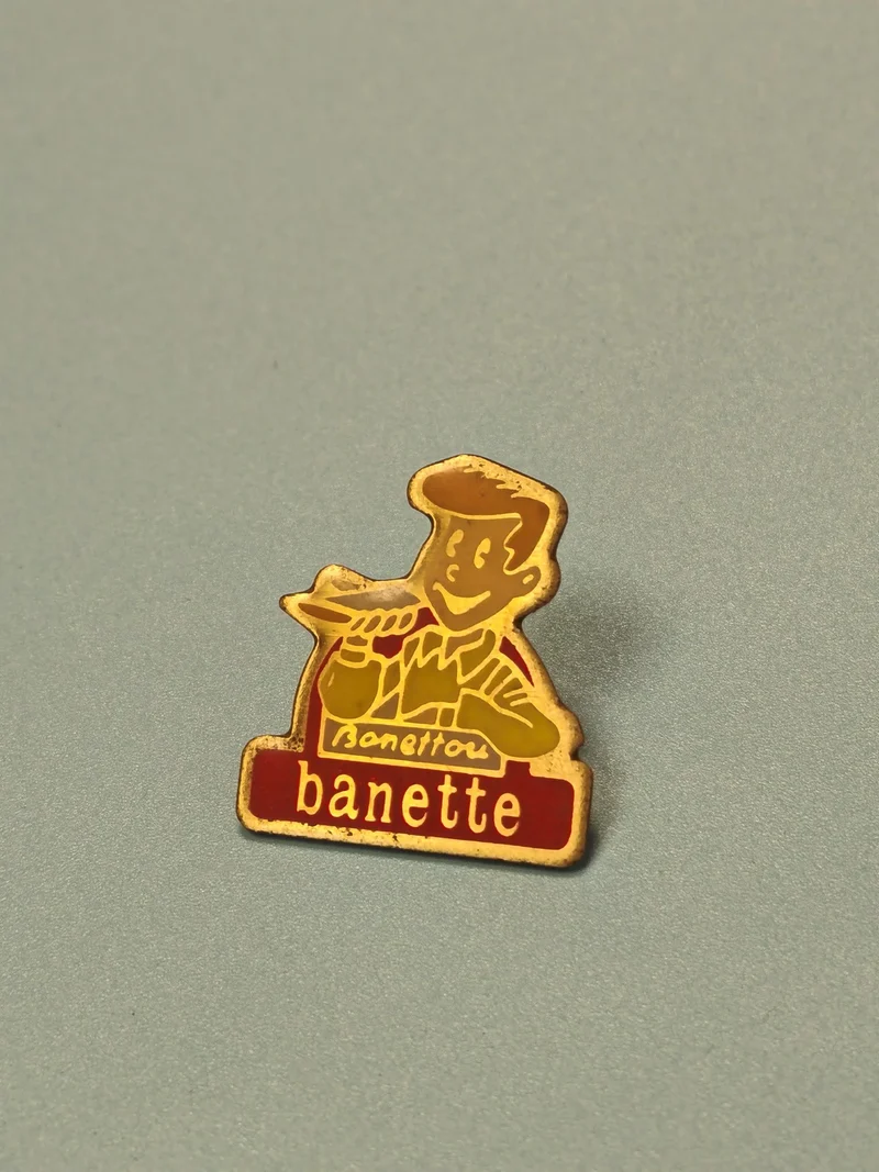 Vintage pin's Banette boulanger mascotte rouge collection publicitaire