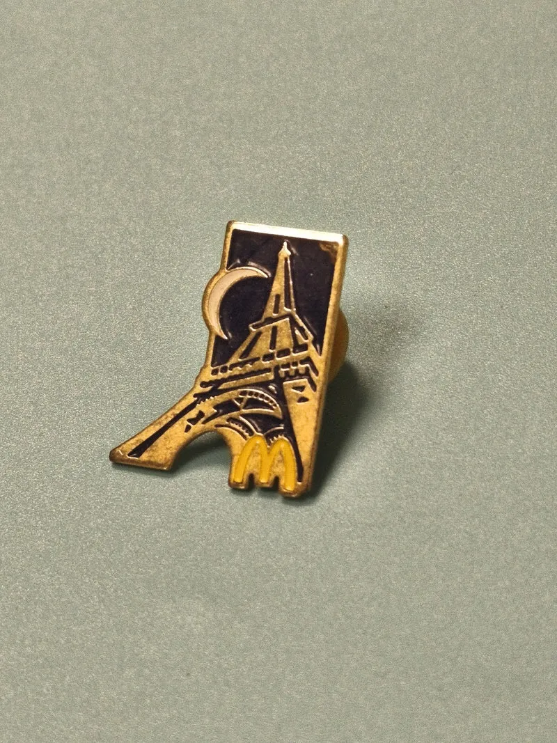 Pin's vintage McDonald's Tour Eiffel Paris doré collection fast-food ancien