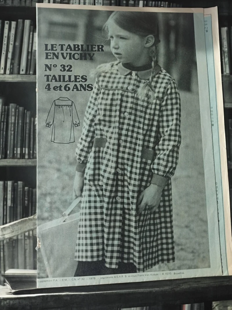 Patron couture vintage tablier enfant vichy 1979 N°32 rétro 4 6 ans ancien