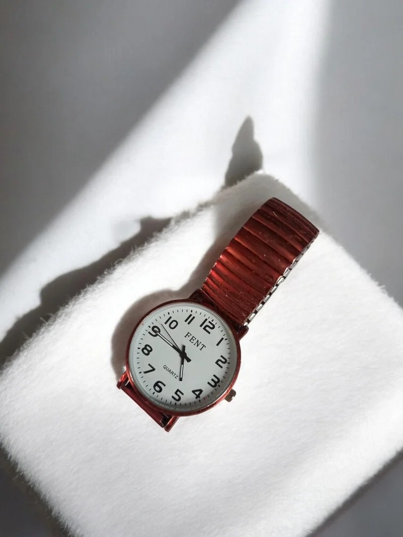 Montre femme FENT vintage rétro quartz bracelet extensible rouge