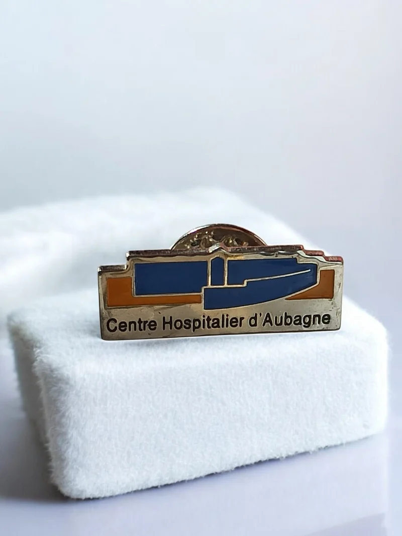 Pin's vintage Centre Hospitalier d'Aubagne badge médical rétro hôpital
