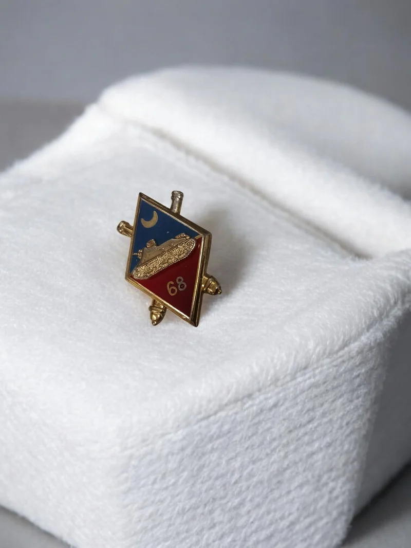 Insigne militaire 68e régiment Afrique ancien émaillé doré vintage armée rare
