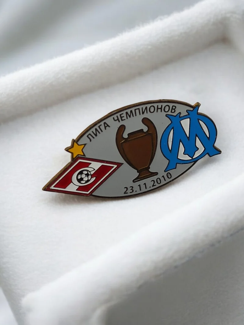 Pin's Olympique de Marseille OM Ligue des Champions 2010 vintage football