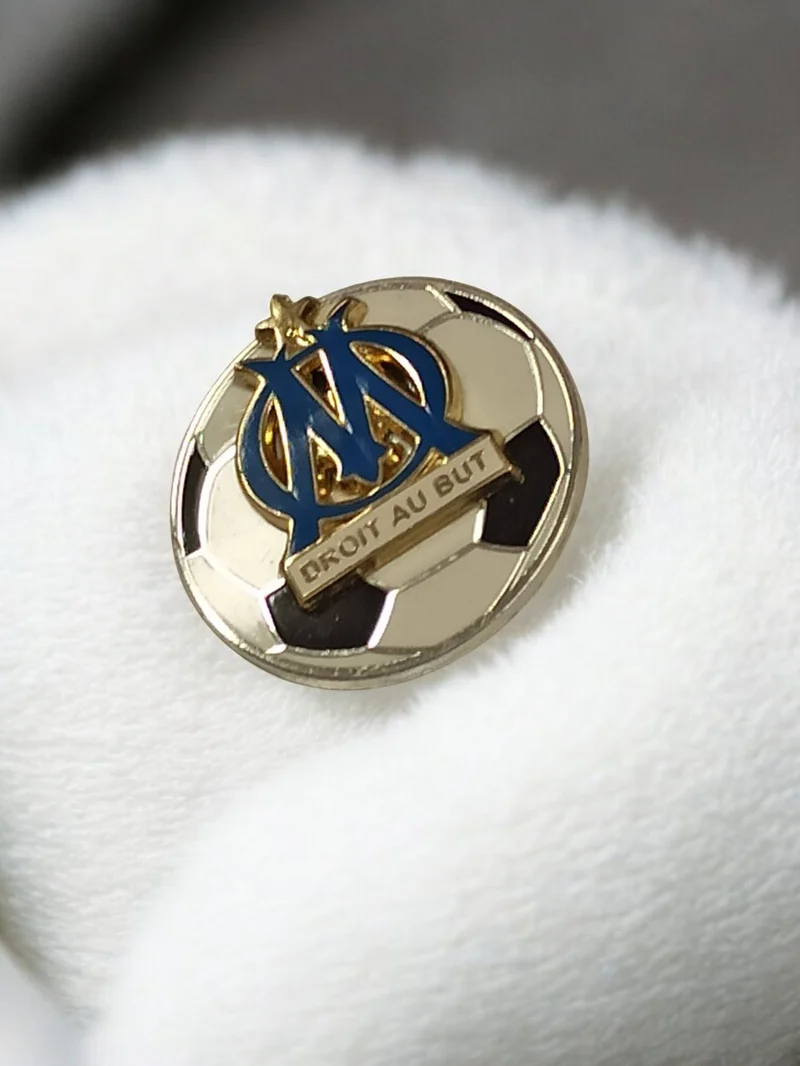 Pin's OM Olympique de Marseille vintage ancien logo football rétro