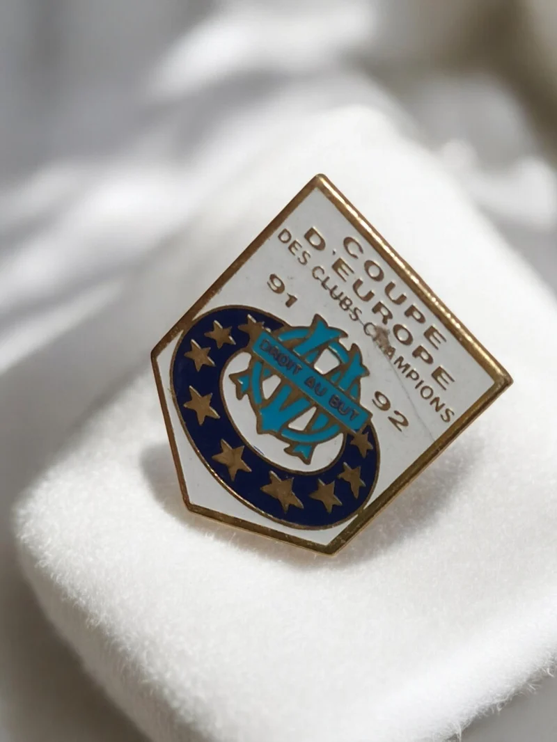 Pin's Olympique de Marseille Coupe d?Europe 91-92 vintage football rétro OM
