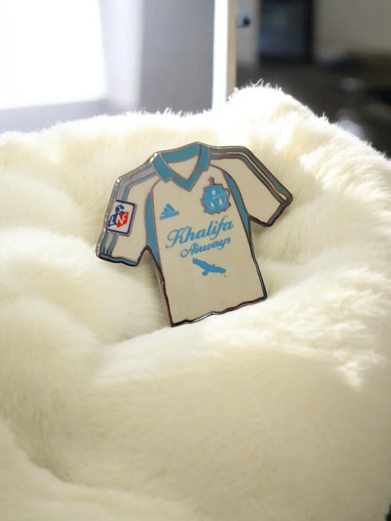 Pin's maillot Olympique Marseille Khalifa Airways vintage rétro OM football