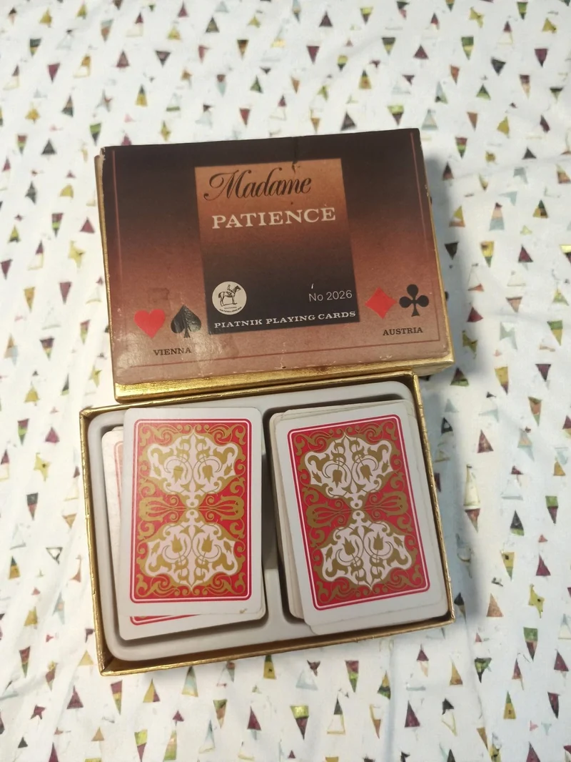 Jeu de cartes vintage Madame Patience Piatnik Austria boîte décor doré rétro