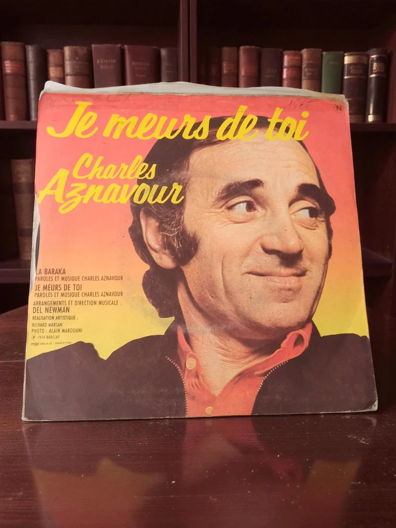 Vintage 45 tours Charles Aznavour ancien vinyle disque rétro chanson française é