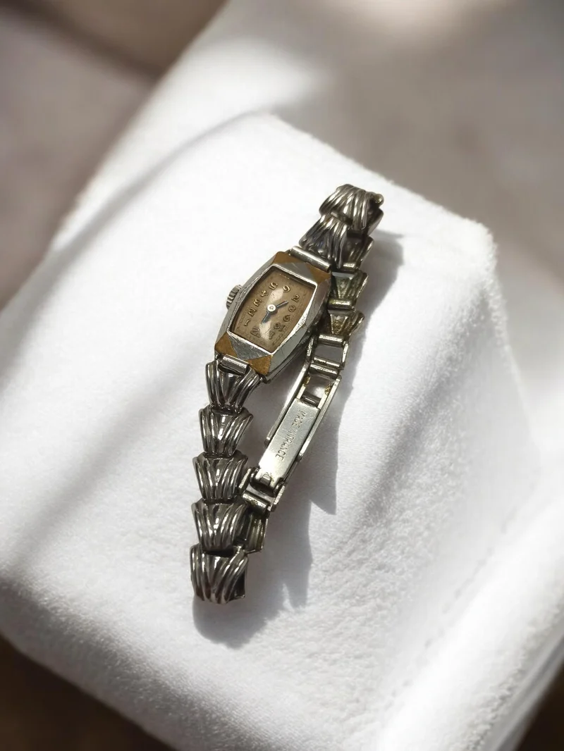 Montre femme mécanique ancienne à restaurer, bracelet métal, vintage rétro