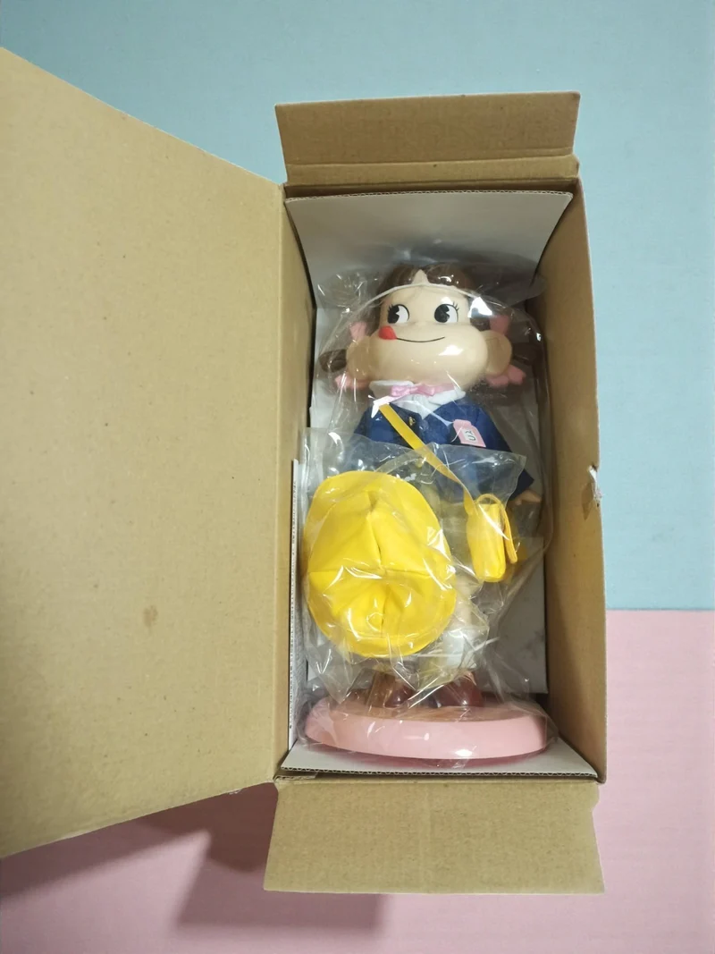 Figurine vintage Peko-chan Fujiya japonaise avec boîte d?origine, tenue bleue