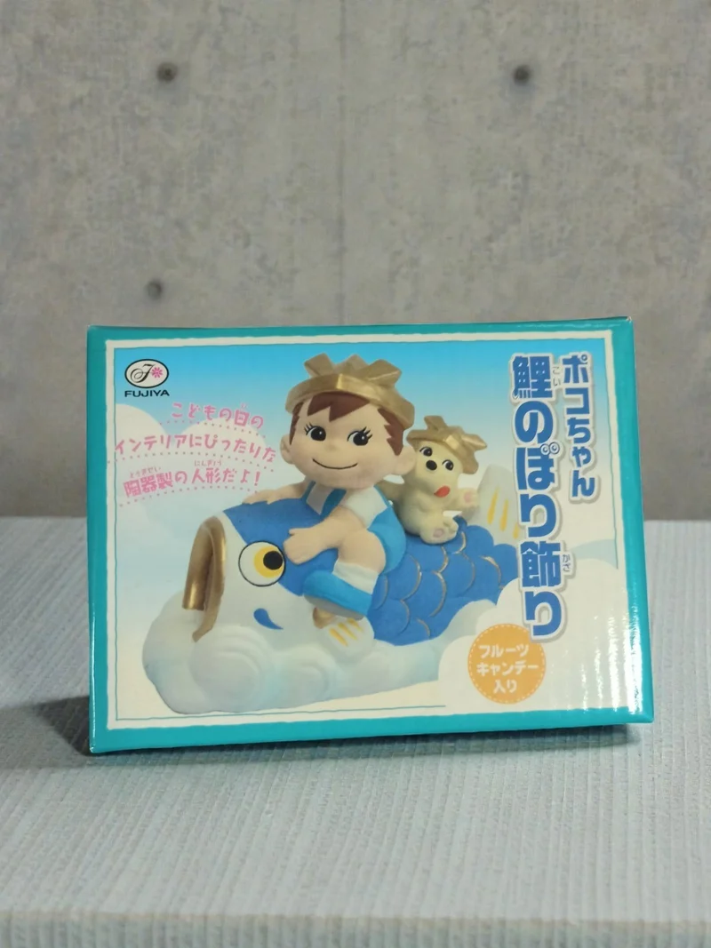 Figurine vintage Peko-chan Poko-chan Hinamatsuri Japon, boîte bleue décor poisso
