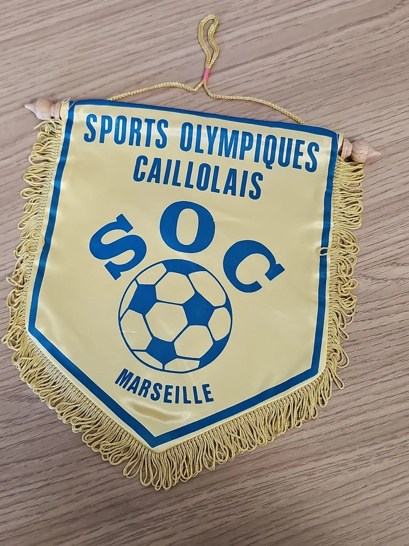 Fanion ancien football SOC Caillolais Marseille vintage rétro jaune bleu collect