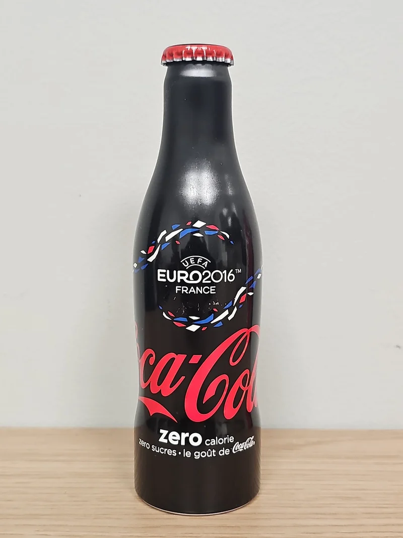 Bouteille Coca-Cola pleine UEFA Euro 2016 édition spéciale boisson gazeuse Franc