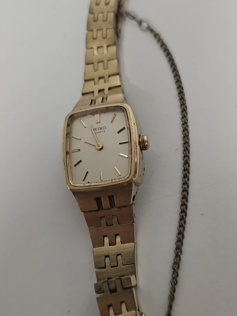 Montre femme Seiko à quartz à réparer montre-bracelet Seiko occasion à restaurer