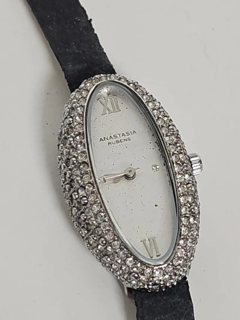 Montre femme rétro Anastasia Rubens, ancienne, fonctionnelle, collection vintage