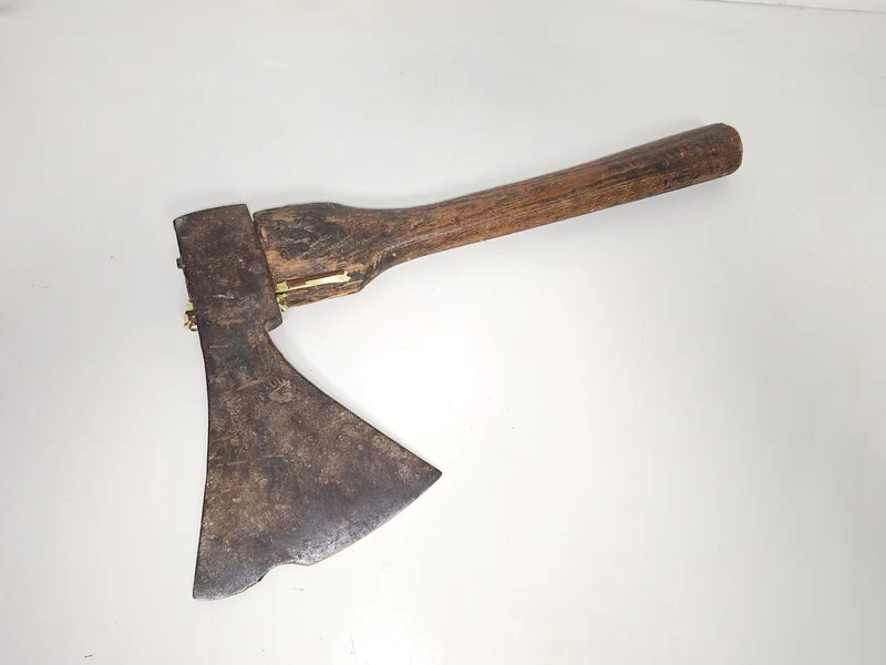 Hache ancienne signée XIXe, outil vintage rare de bûcheron, collection rétro