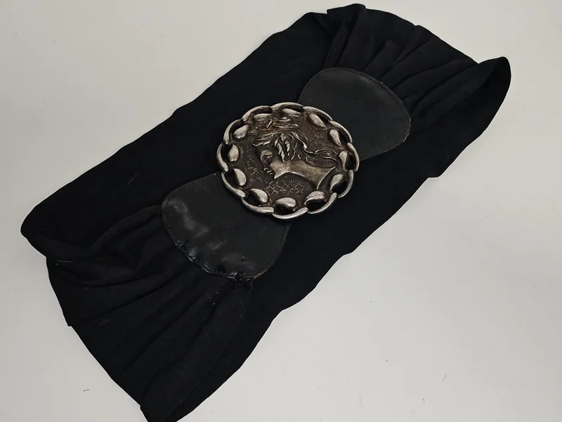 Ceinture vintage femme cuir et tissu boucle métal France années 1970 Ancienne ré