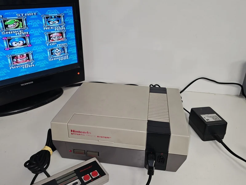Console Nintendo NES dézonnée avec jeu Megaman 3 ? Fonctionne ? TV non incluse