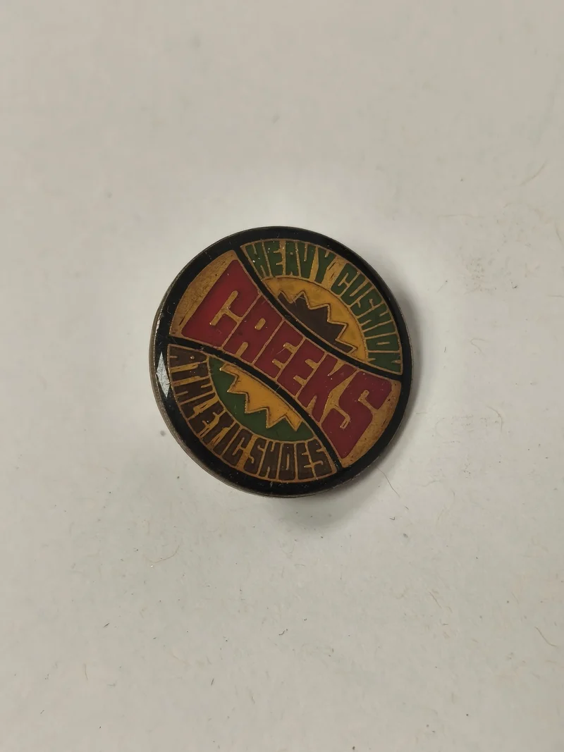Pin's vintage Creeks ancien badge rétro années 90 collection mode streetwear