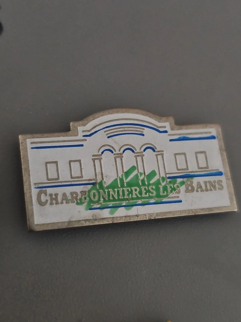 Pin's ancien rétro Charbonnières-les-Bains, badge vintage collection France