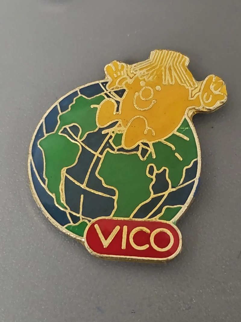 Pin's ancien Vico collection rétro vintage, badge publicitaire années 80-90 rare