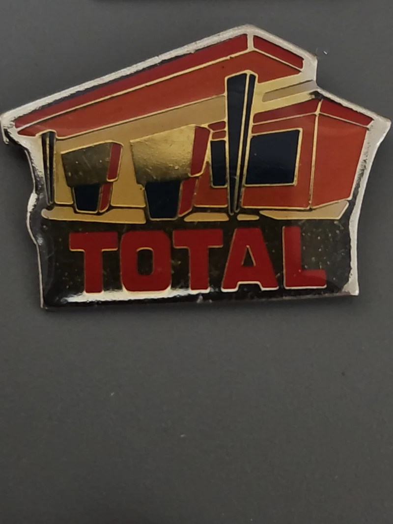 Pin's ancien vintage Total, badge rétro collection publicitaire, objet de collec