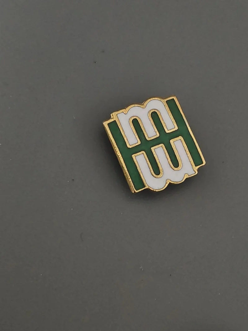 Pin's vintage ancien collection rétro badge original objet publicitaire rare
