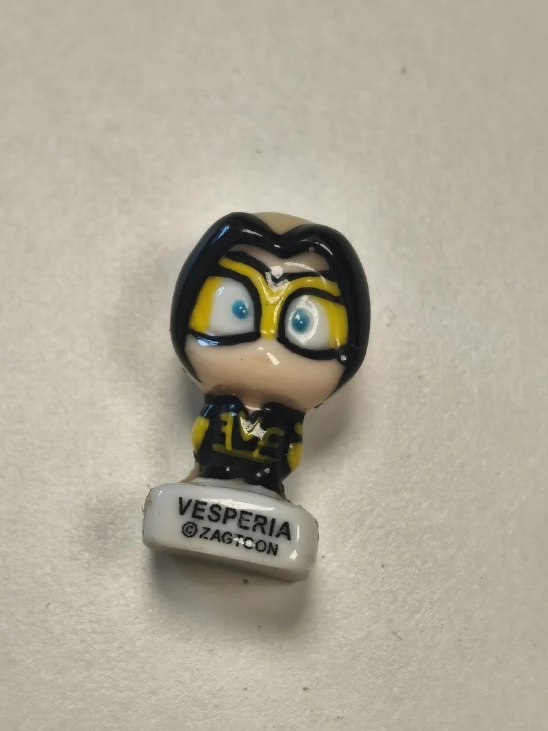 Fève Vesperia d'occasion figurine miniature décorative thème pâtisserie