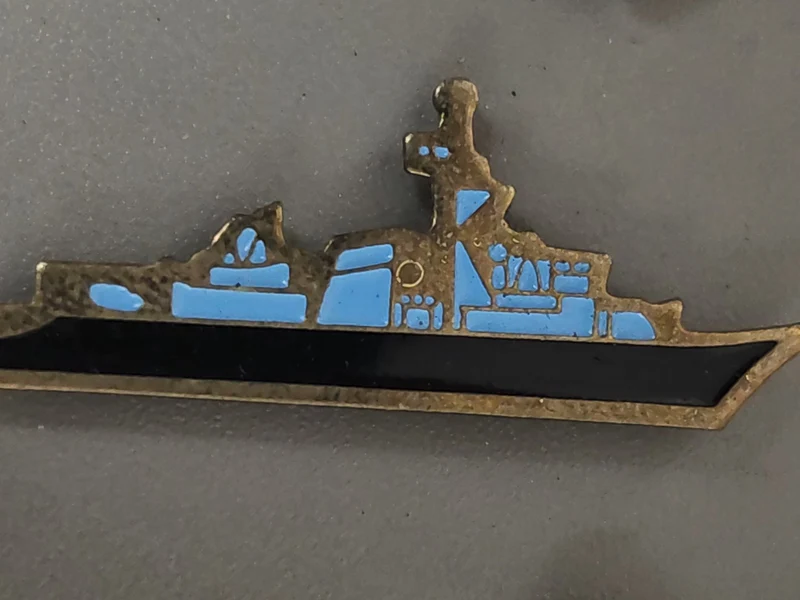 Pin's ancien bateau rétro pour collectionneur, badge vintage nautique rare