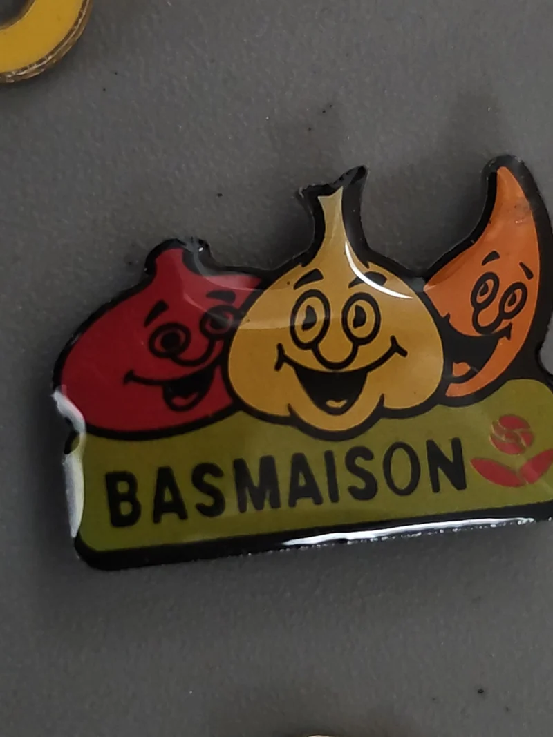 Pin's ancien Basmaison rétro, badge de collection vintage, objet publicitaire ra