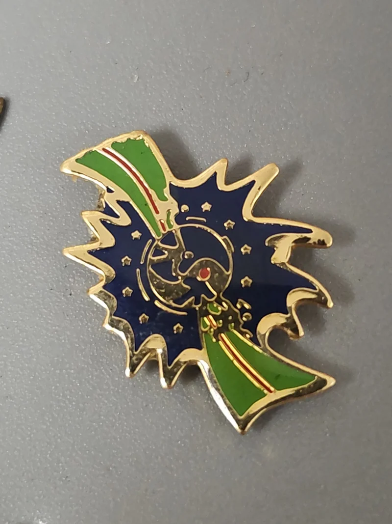 Pin's vintage ancien collection rétro badge broche pour collectionneur occasion