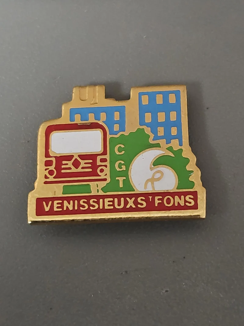 Pin's rétro ancien Venissieux St Fons collection badge vintage France rare