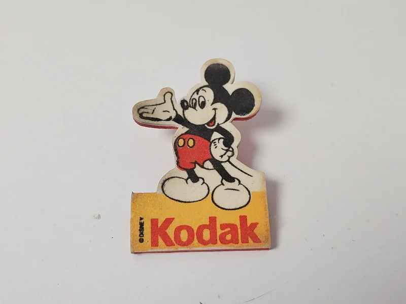 Pin's ancien Disney Mickey Mouse collection vintage rétro badge broche collector